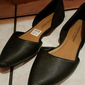 black pointed toe flats